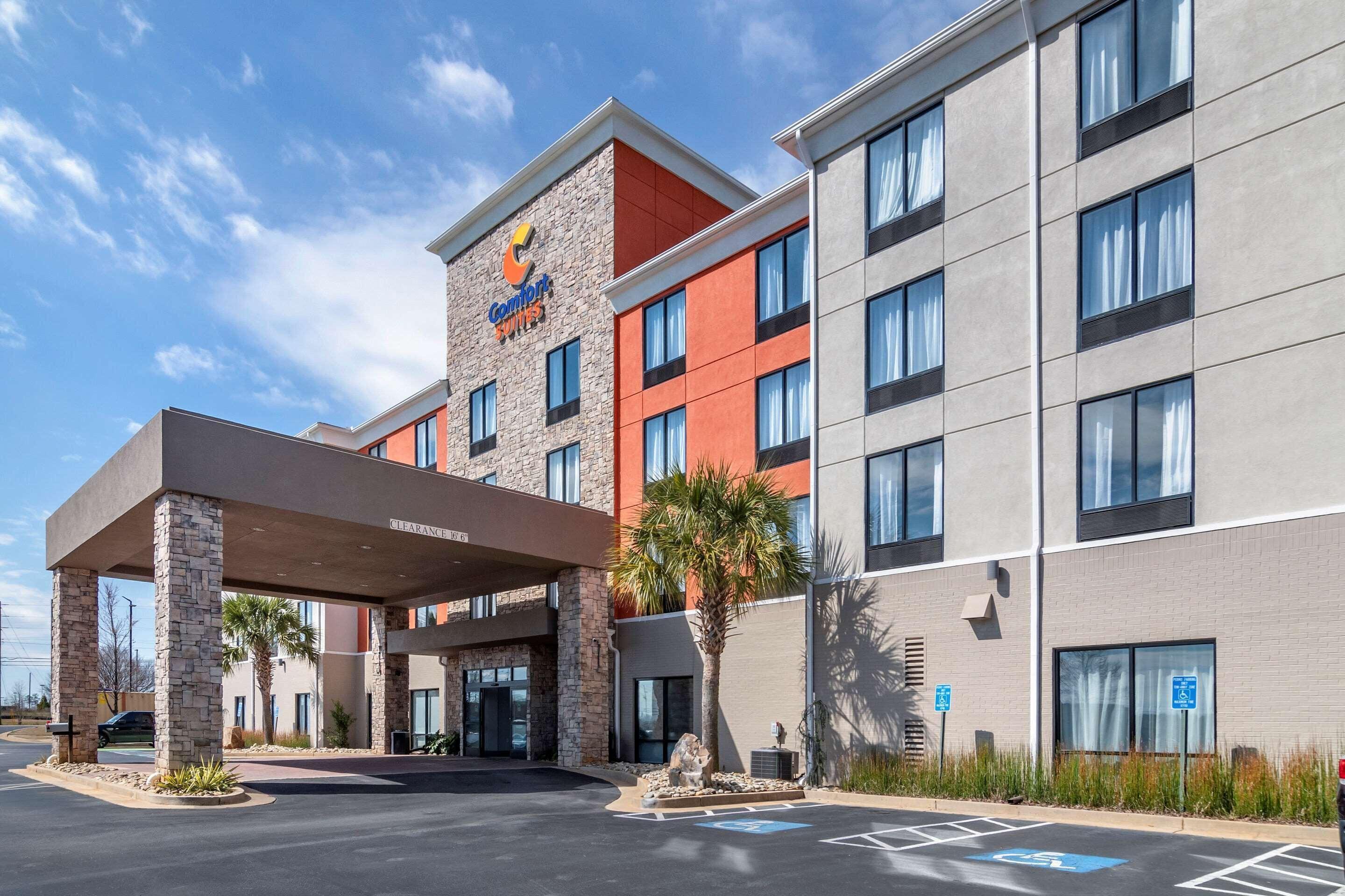 Where to Stay for Work in McDonough: 4 Best Business Hotels