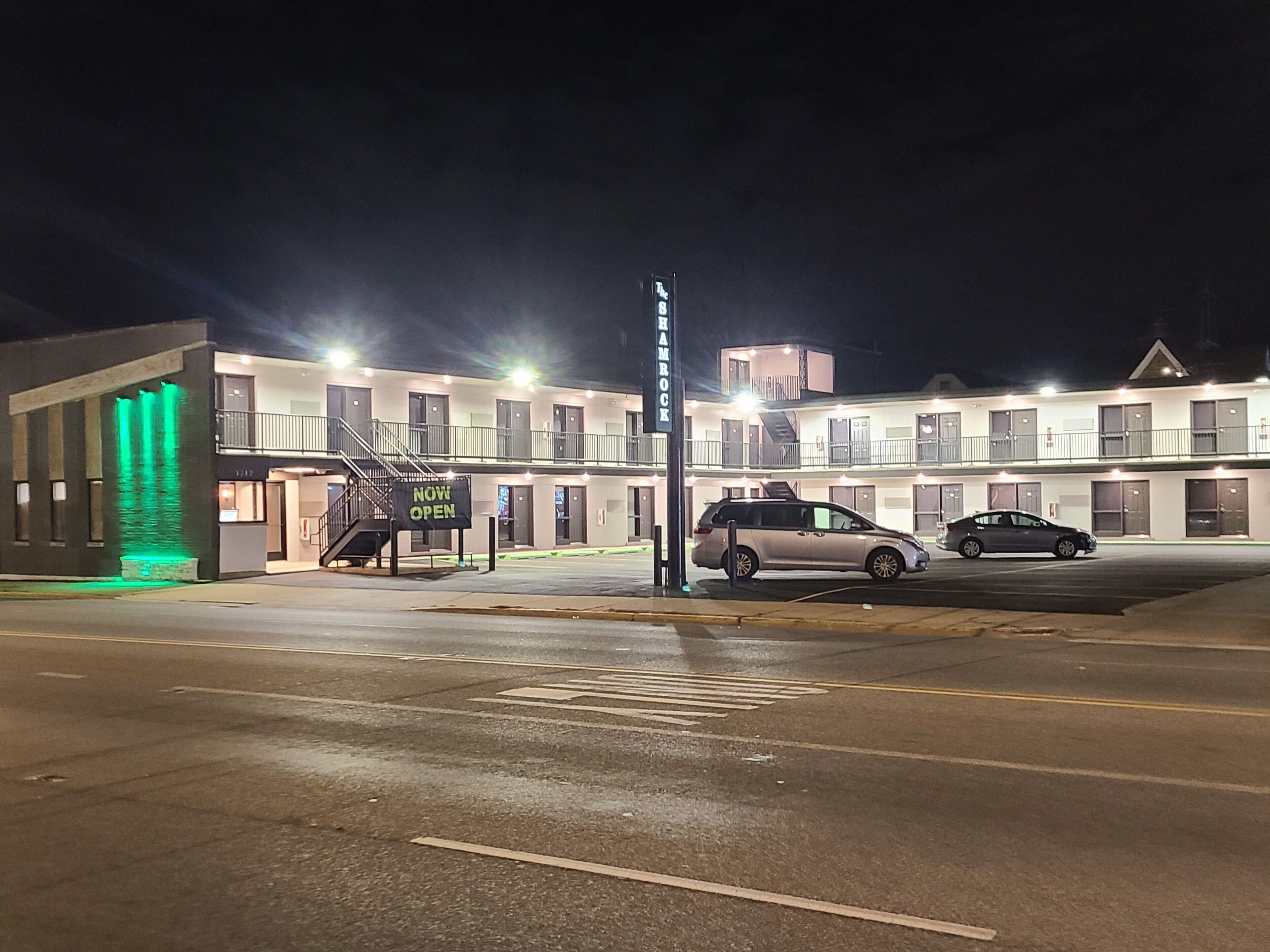 Staying In Chicago Metro: 8 Three-Star Hotels Compared