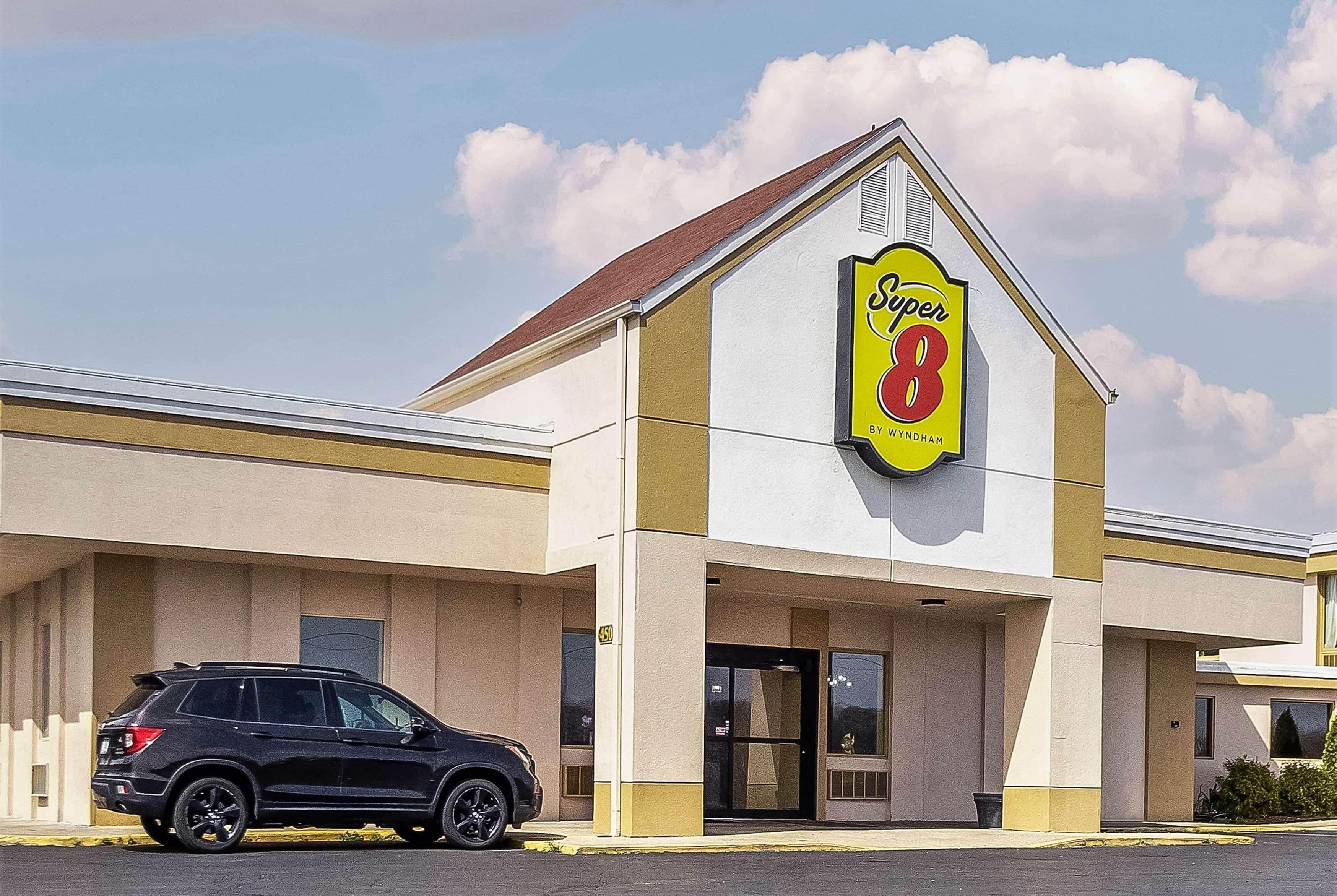 5 Affordable 2-Star Hotels Close to Hannah House, Indianapolis