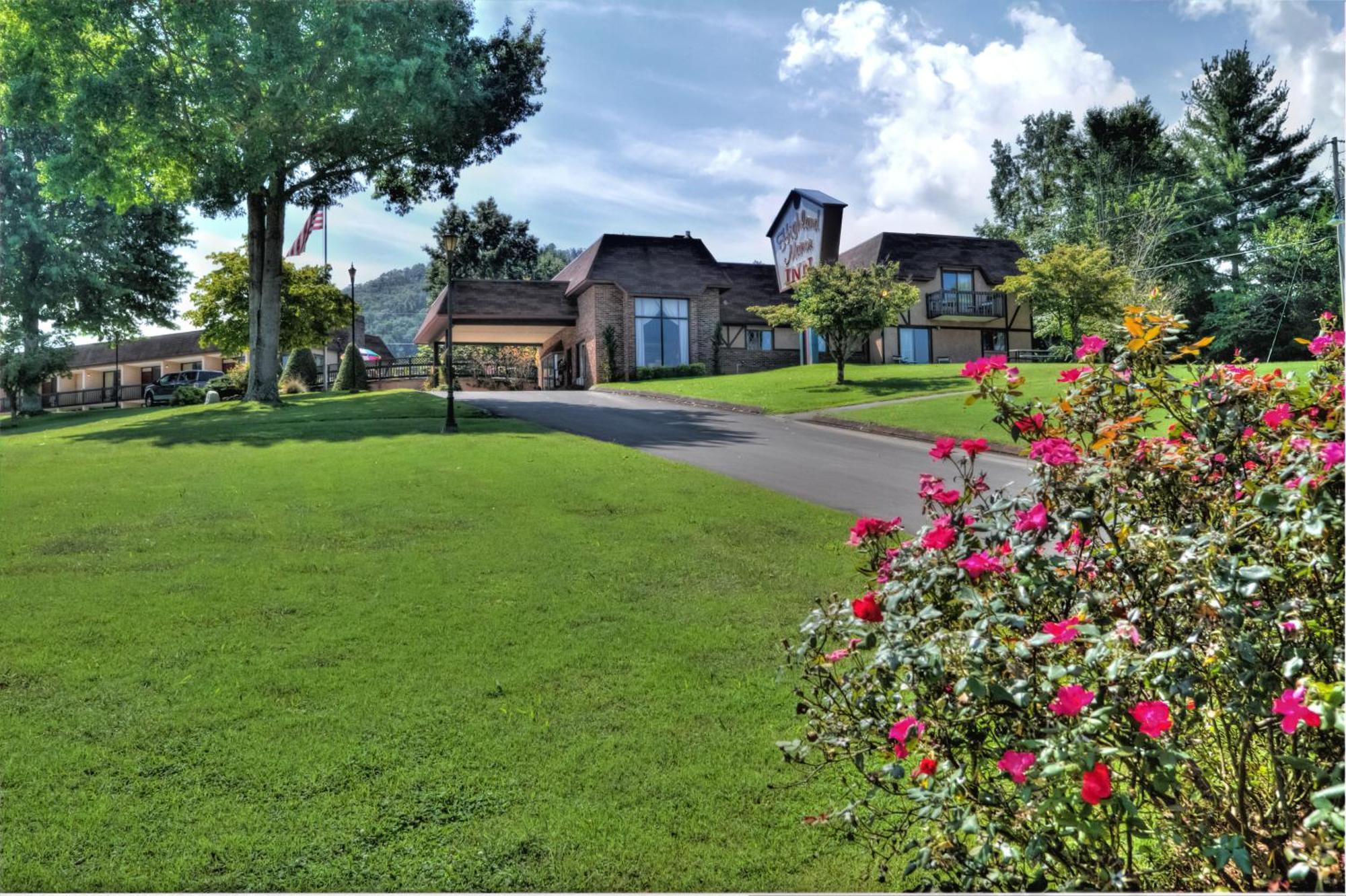 Staying in Smoky Mountains: 4 Business Hotels Compared