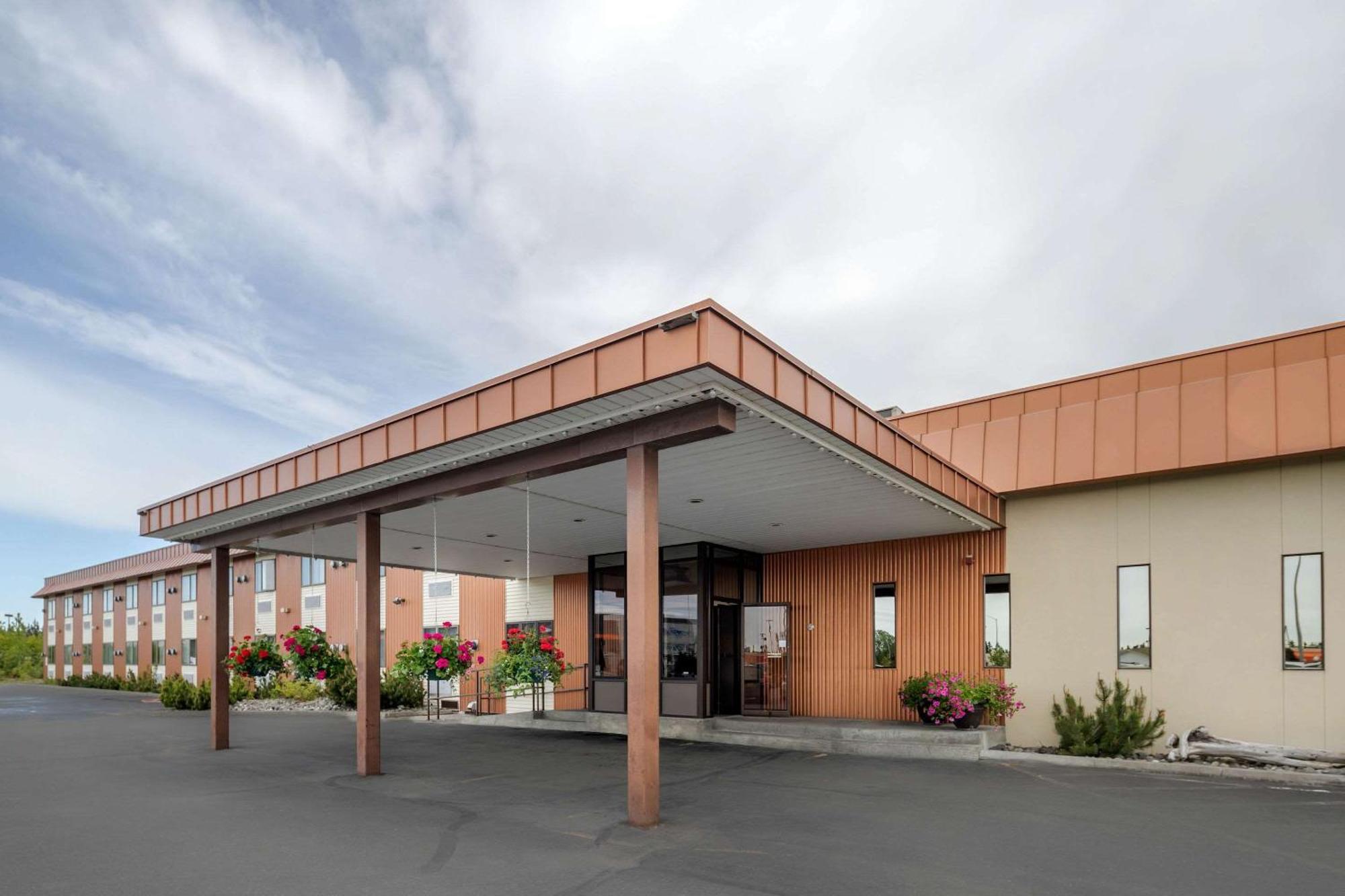 Where to Stay Near Kenai Fjords: 4 Best Budget Hotels