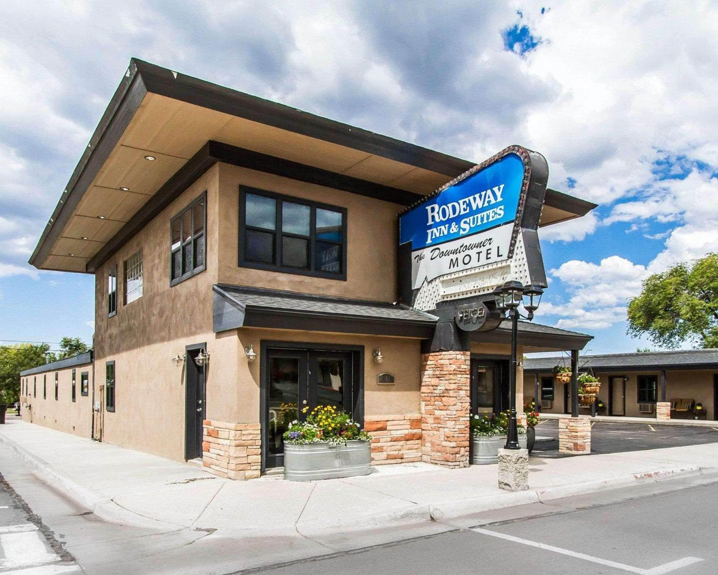 4 Smart 2-Star Hotels Near Buckskinner Park Worth Booking