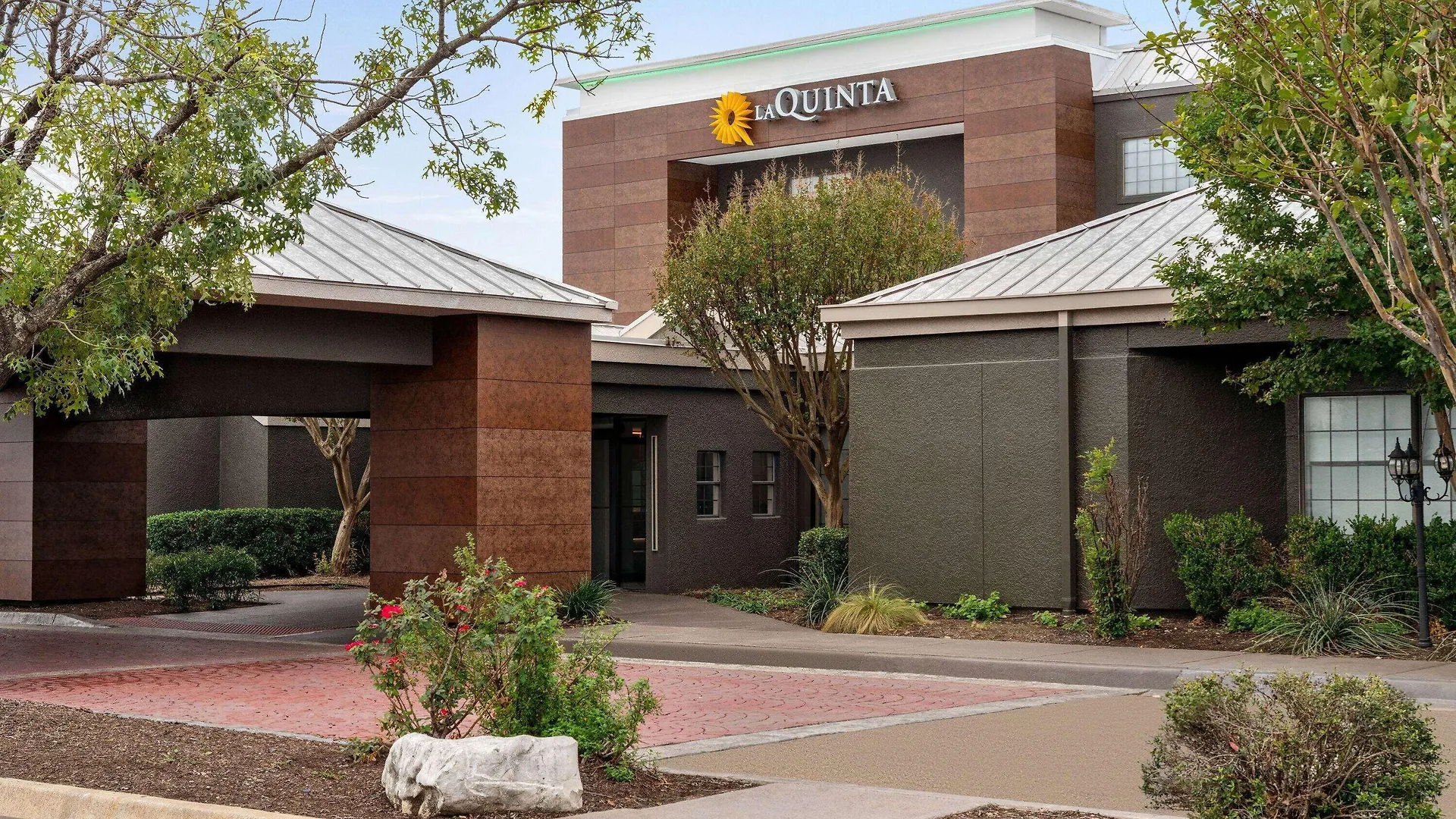 6 Budget Hotels Near Dog Depot in Round Rock Worth Booking