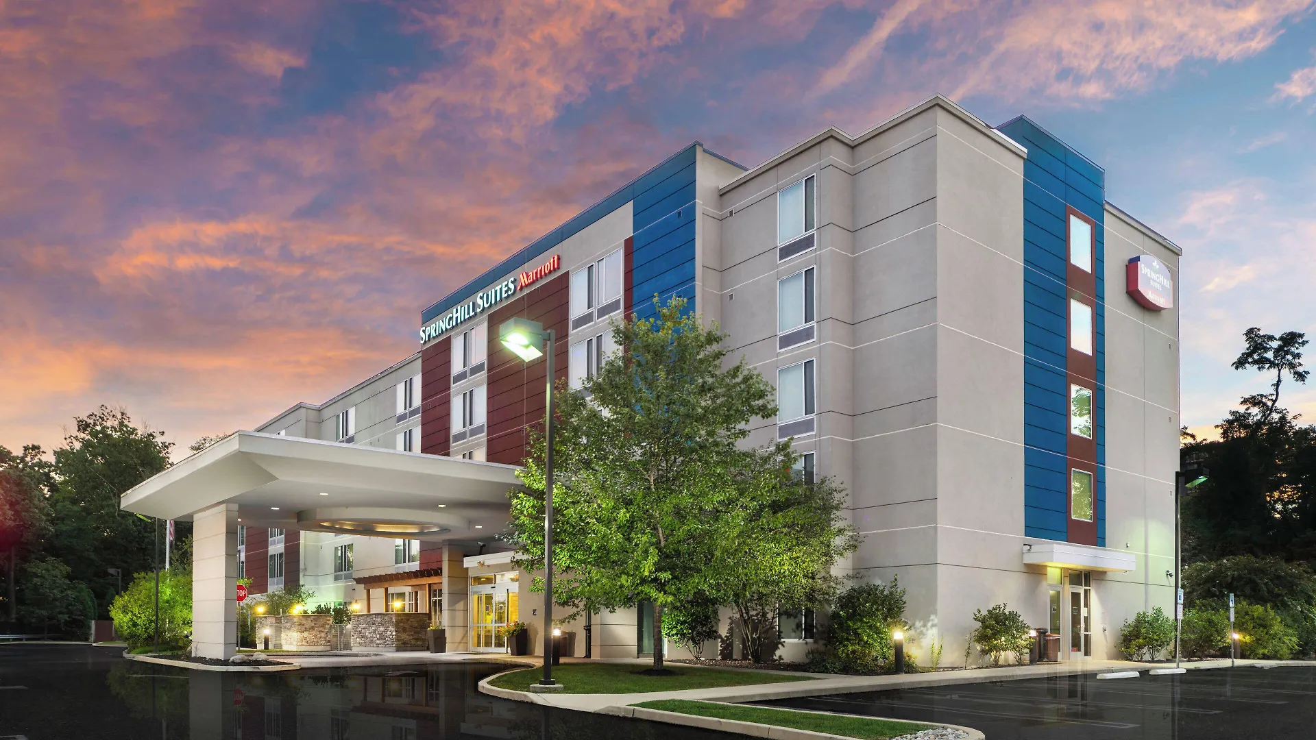 4 Smart 3-Star Hotels Near Waynesborough Historic House