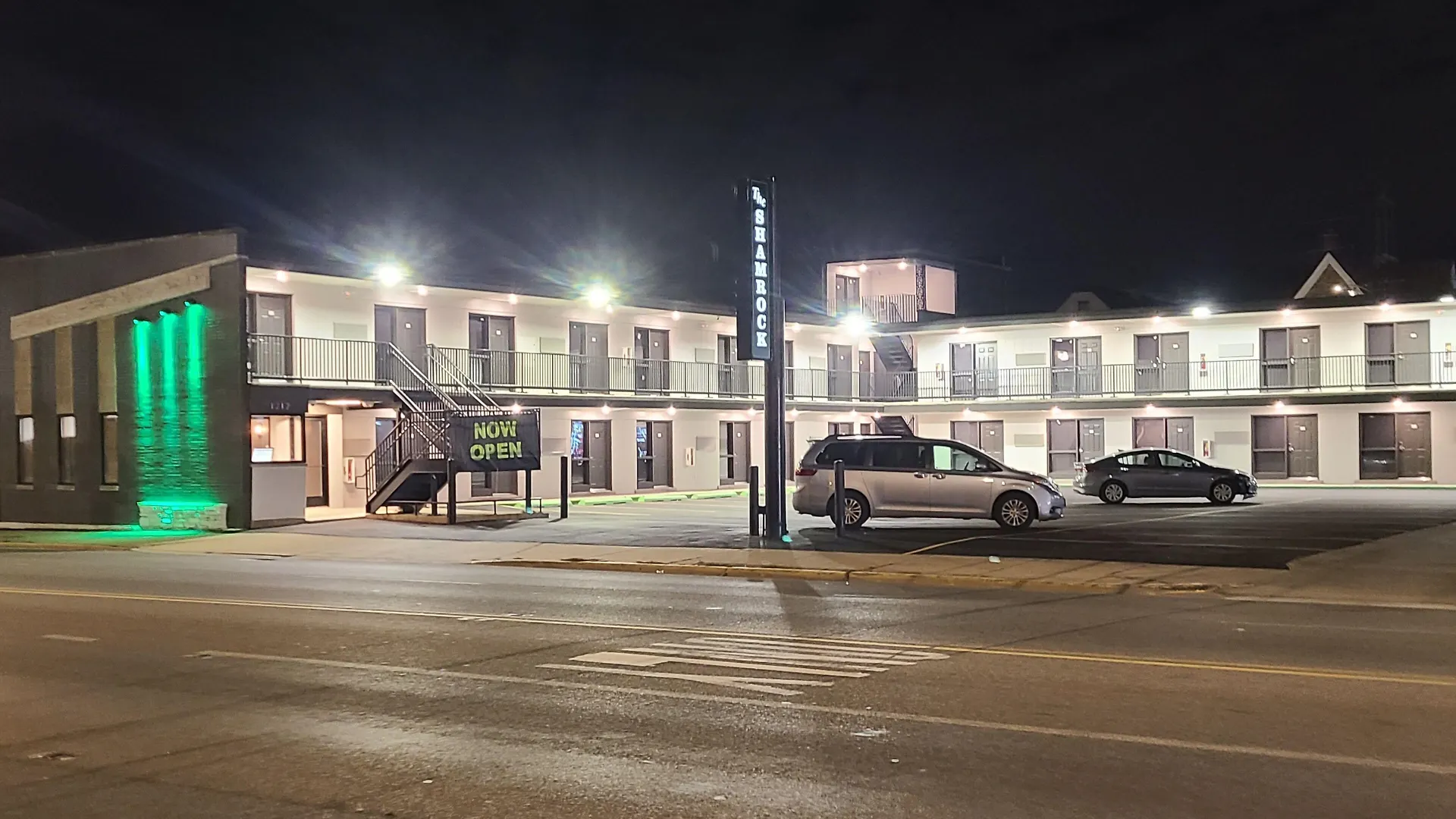 Staying In Chicago Metro: 8 Three-Star Hotels Compared