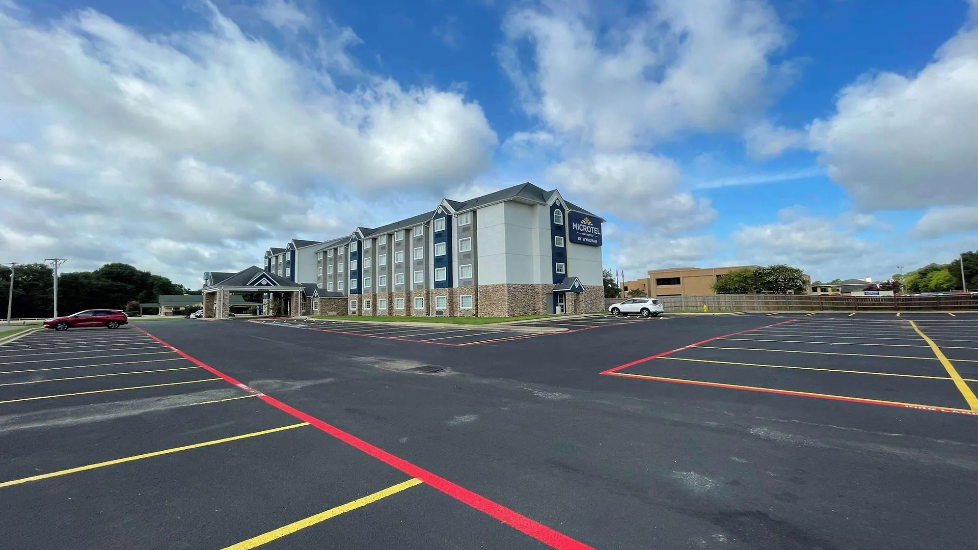 Where to Stay Near Southfield Plaza: 5 Best Budget Hotels