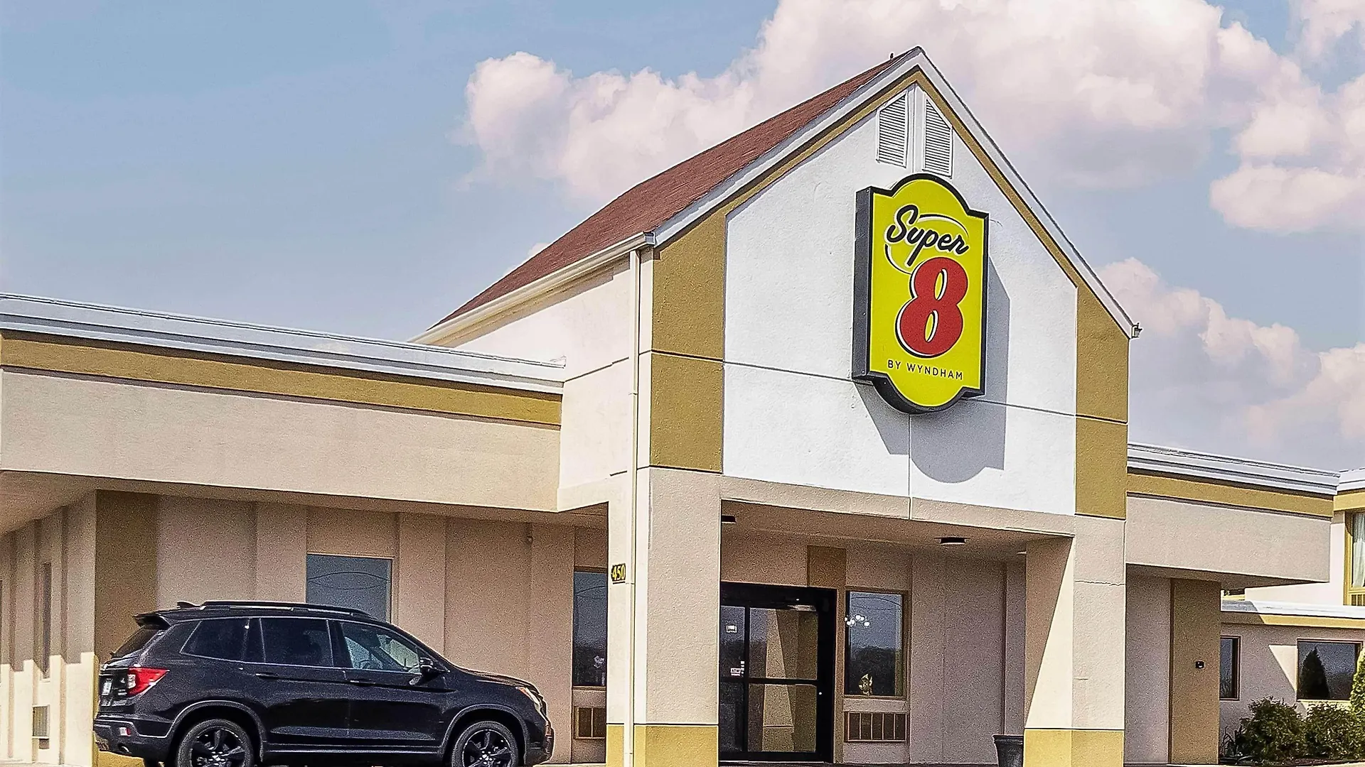 5 Affordable 2-Star Hotels Close to Hannah House, Indianapolis