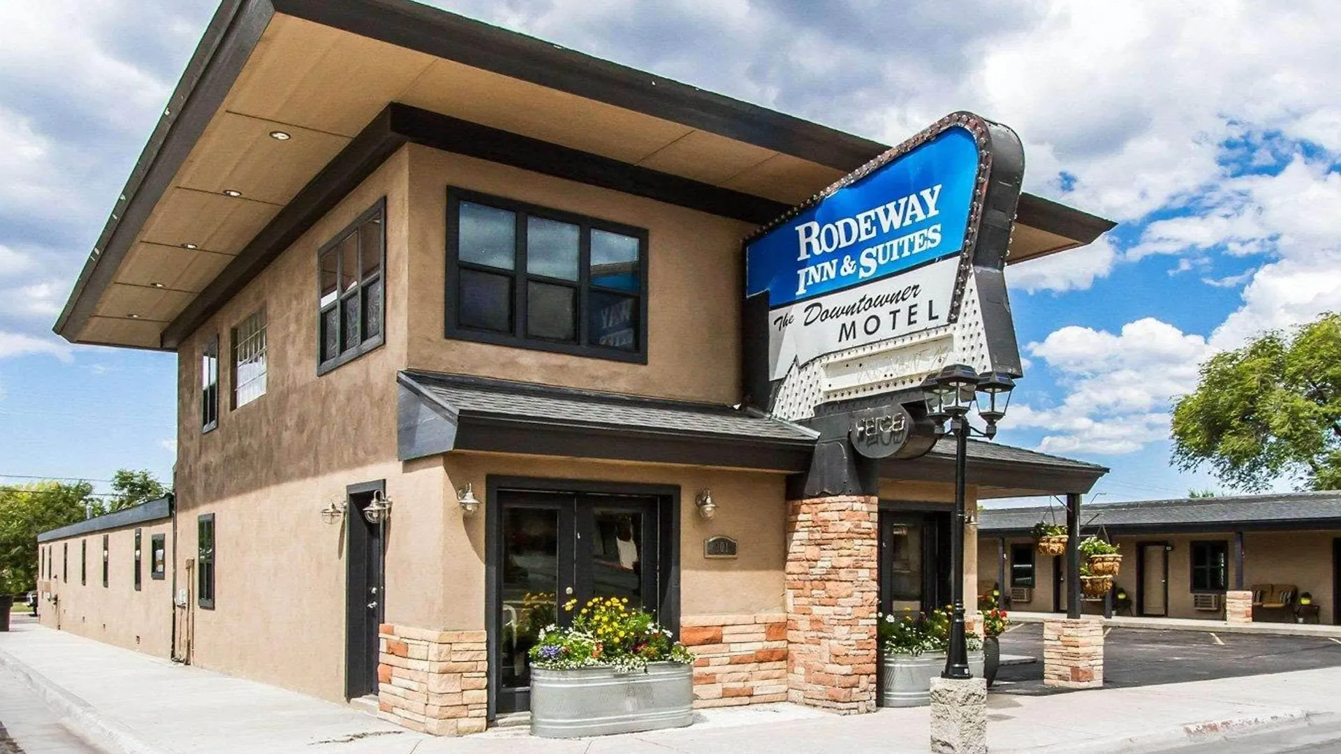 4 Smart 2-Star Hotels Near Buckskinner Park Worth Booking