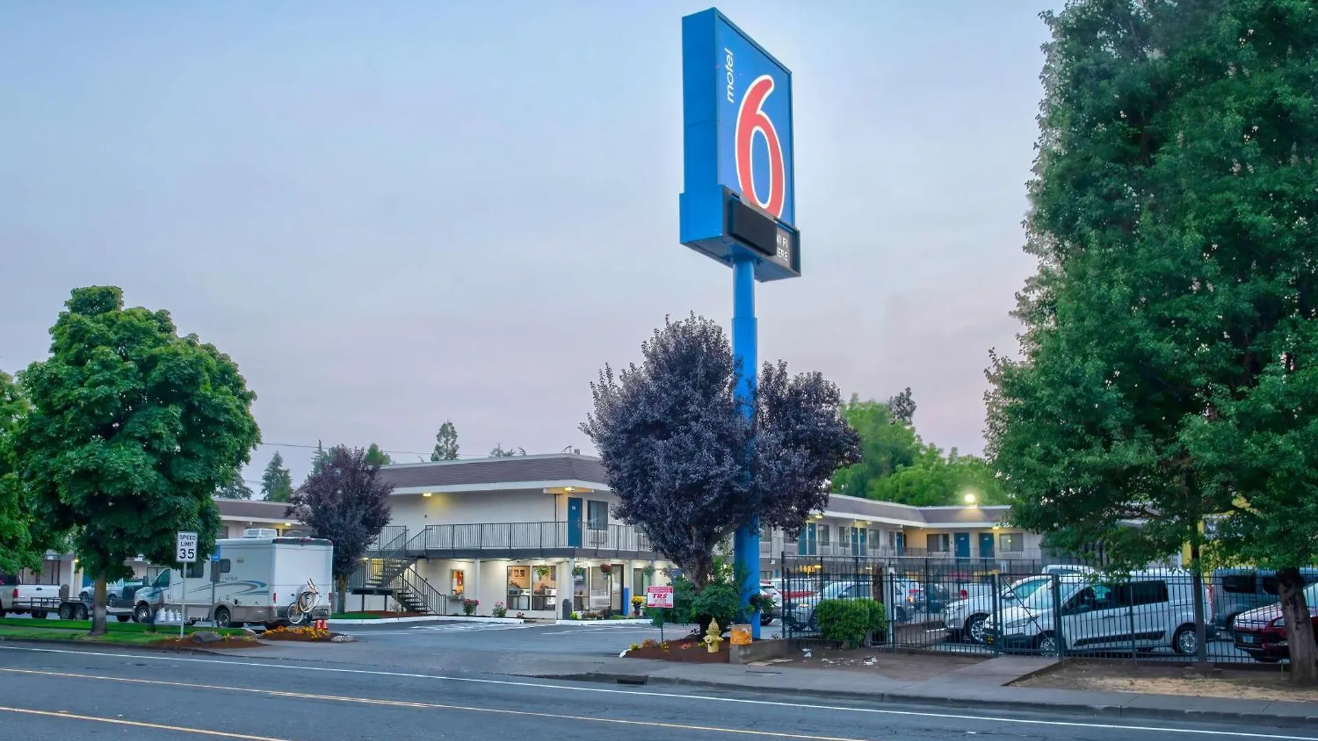 7 Solid 3-Star Hotels Near Walker Park Salem for Every Budget