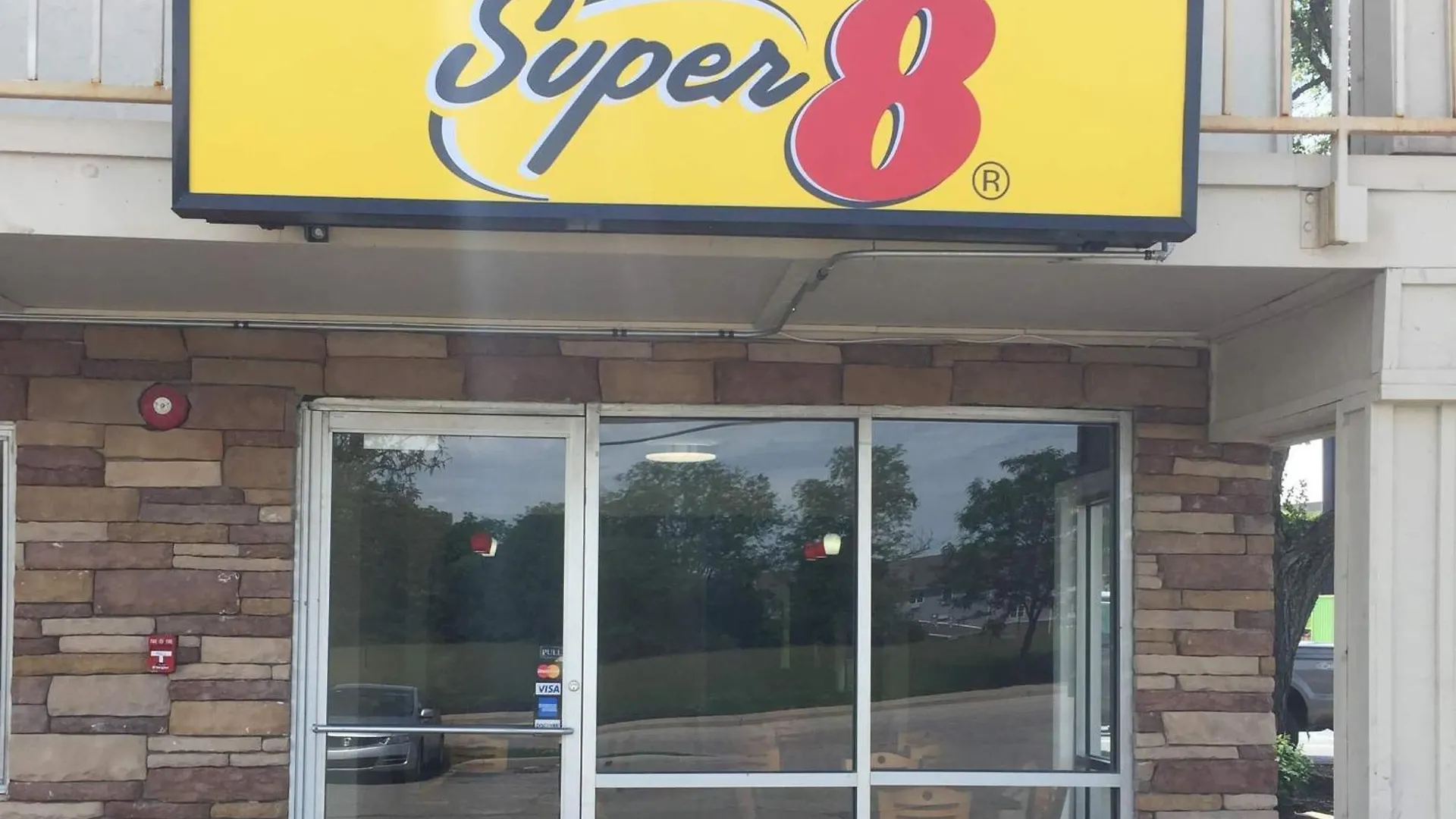 8 Airport Hotels Near Silver Lake Park Erlanger Worth Booking
