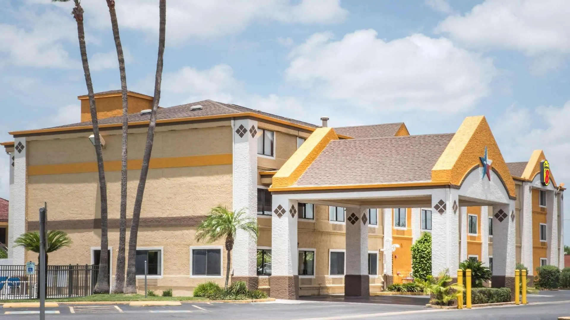 7 Smart 2-Star Hotels Near Iwo Jima Memorial Museum