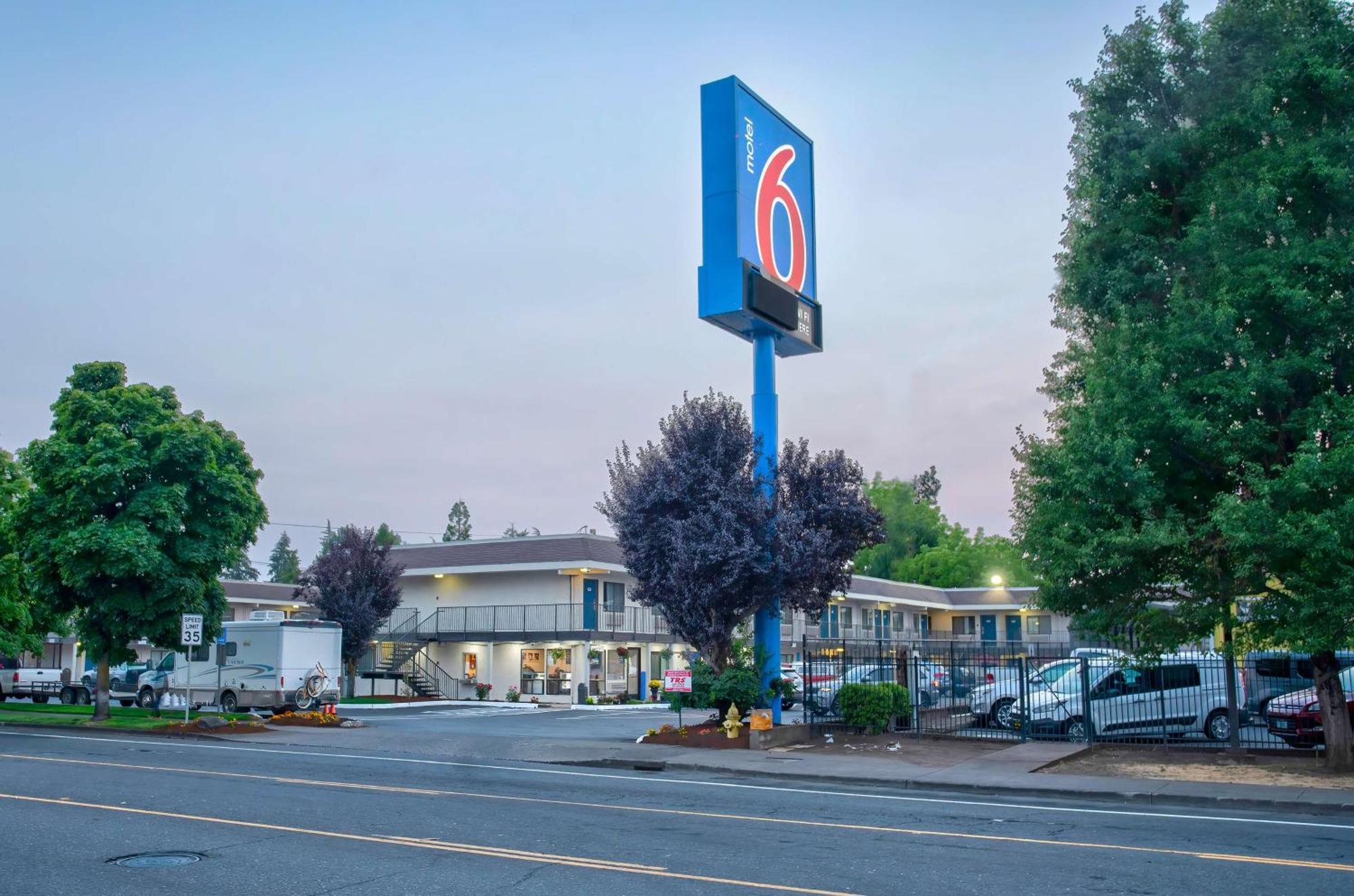 7 Solid 3-Star Hotels Near Walker Park Salem for Every Budget