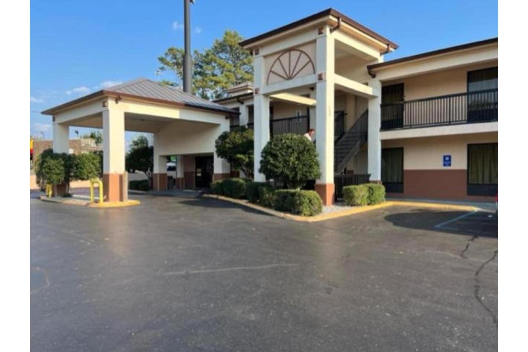 Staying Near Mississippi Airports: 10 Hotels Compared
