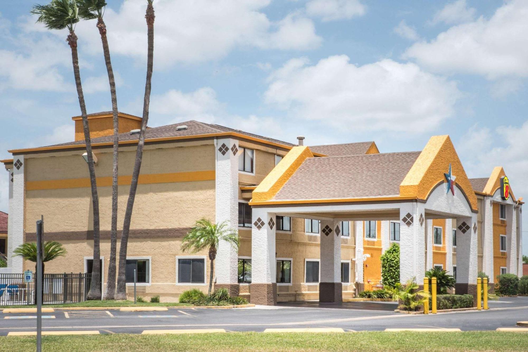 7 Smart 2-Star Hotels Near Iwo Jima Memorial Museum